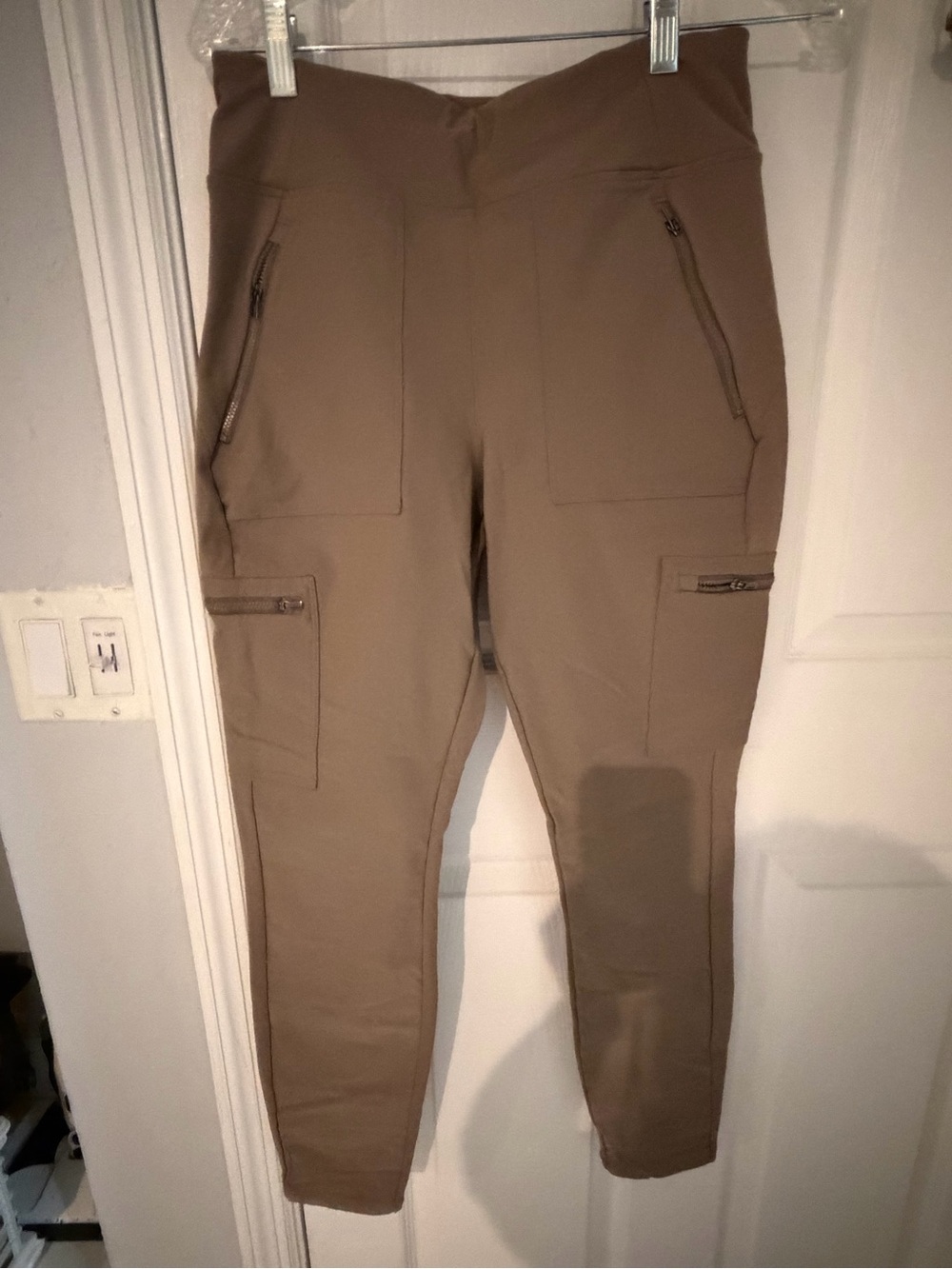 women’s Athleta Tan athletic Pants with pockets size 10